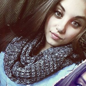 Meet your Posher, Danielle